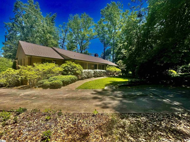 A home in Holly Tree Plantation, Simpsonville