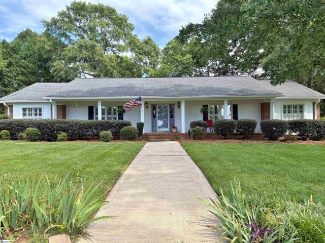 208 Plantation Drive pending home in Holly Tree Plantation, Simpsonville, SC