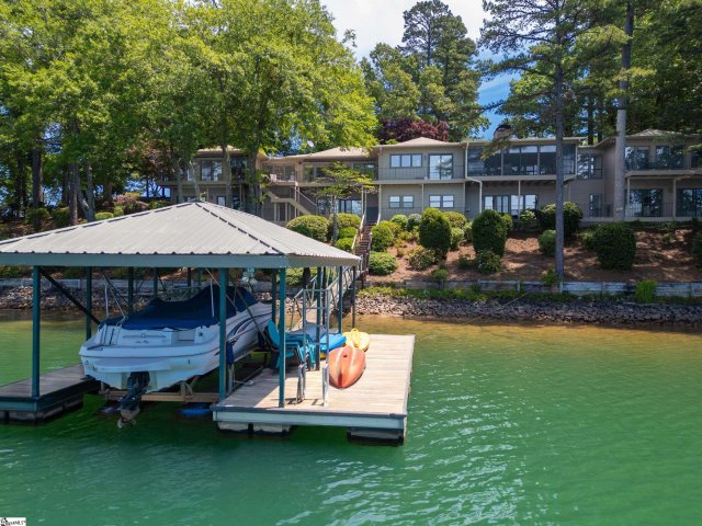 A home in Keowee Key, Salem