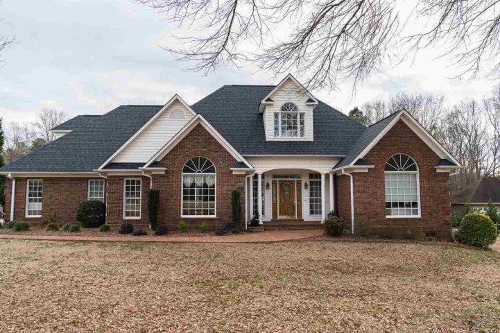 211 Farm Lake Road sold home in Farm Lake, Boiling Springs, SC