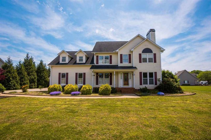 233 Mountain Range Rd sold home in Farm Lake, Boiling Springs, SC