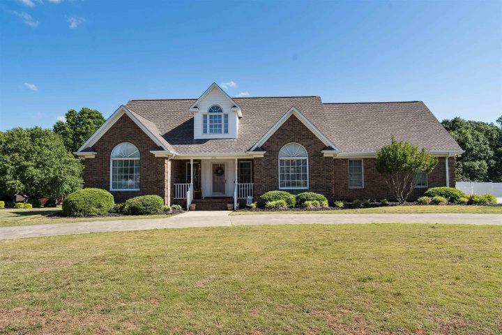 256 Mountain Range Road sold home in Farm Lake, Boiling Springs, SC