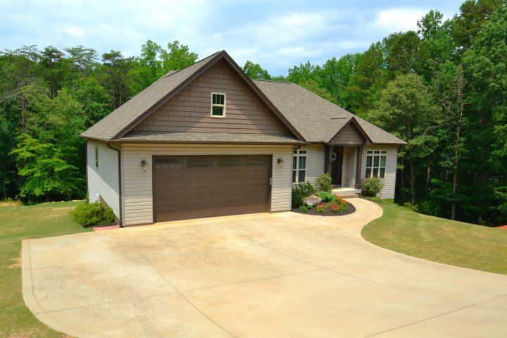 345 Woodsong Drive sold home in Northwoods, Inman, SC