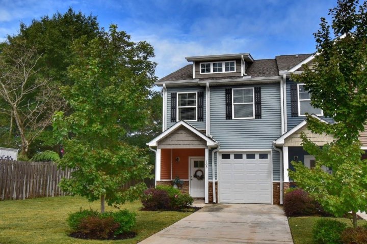 105 Valley Creek Drive sold home in Townes at Valley Creek, Boiling Springs, SC