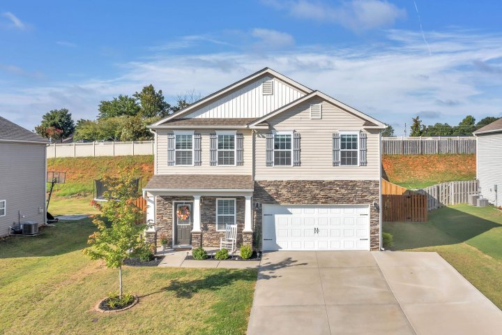 325 New Spring Lane Lane sold home in Clairmont Estates, Boiling Springs, SC