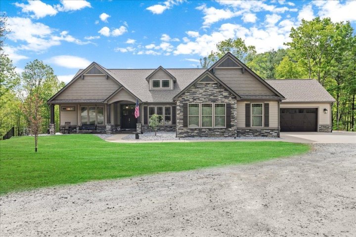 1061 Hidden Glory Drive Drive sold home in Hidden Hills of Glassy Mountain, Landrum, SC