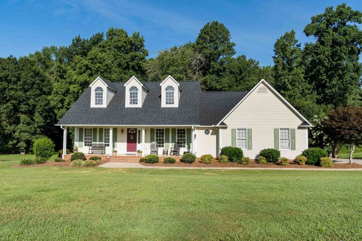311 Shallowford Drive sold home in Shallowford, Boiling Springs, SC