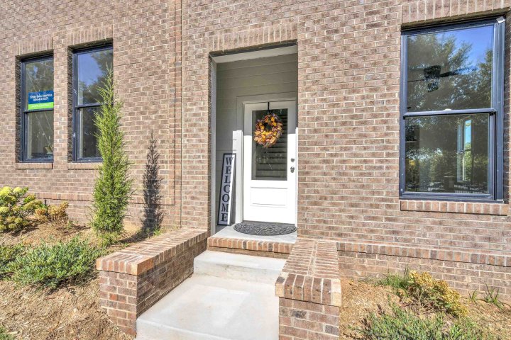 286 College Street sold home in The Village At Creekside, Spartanburg, SC