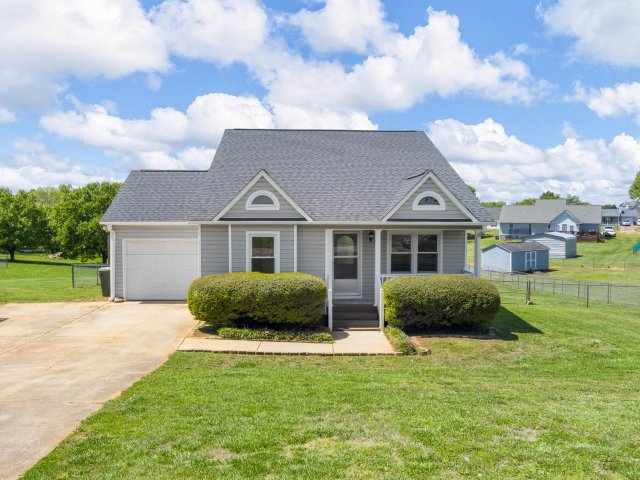 215 Upland View Drive sold home in Highland Ridge, Boiling Springs, SC