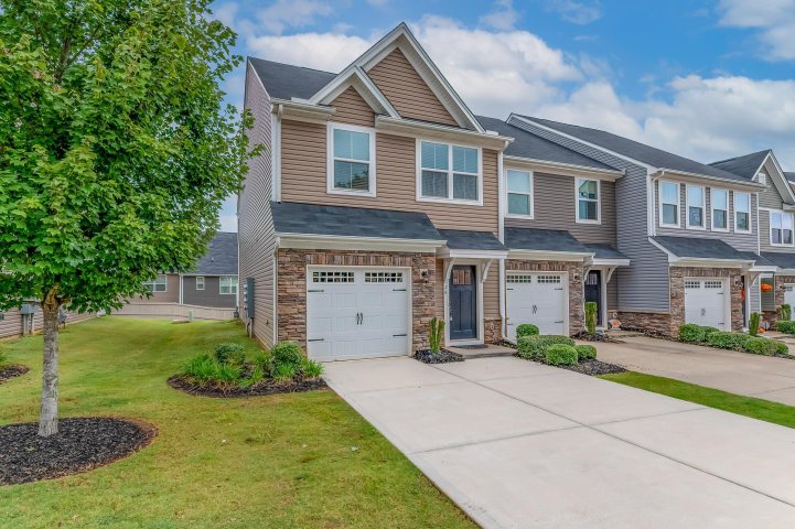 28 Country Dale Drive sold home in South Main Townes, Greer, SC