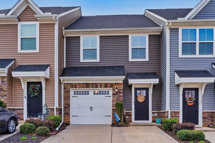 137 Marthawood Lane sold home in South Main Townes, Greer, SC
