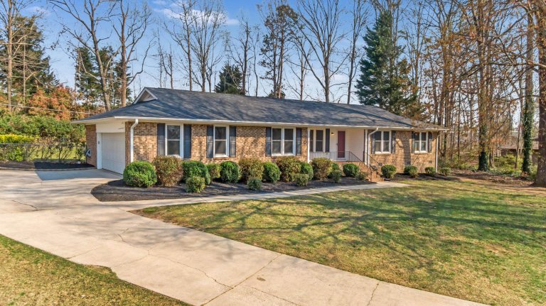 26 Ashley Ct sold home in Chestnut Lake, Inman, SC