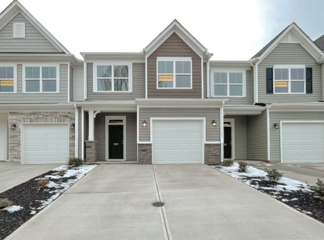 207 Spartina Court active home in East Main Townes, Spartanburg, SC