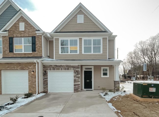 201 Spartina Court active home in East Main Townes, Spartanburg, SC