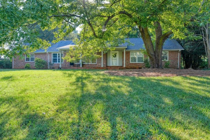 320 Fairlane Drive sold home in Pierce Acres, Spartanburg, SC