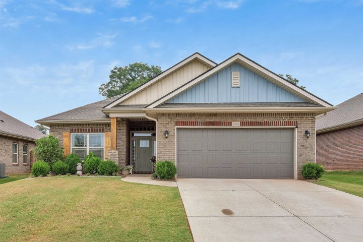 940 Ravenfield Drive sold home in Woods at Pine Ridge, Duncan, SC