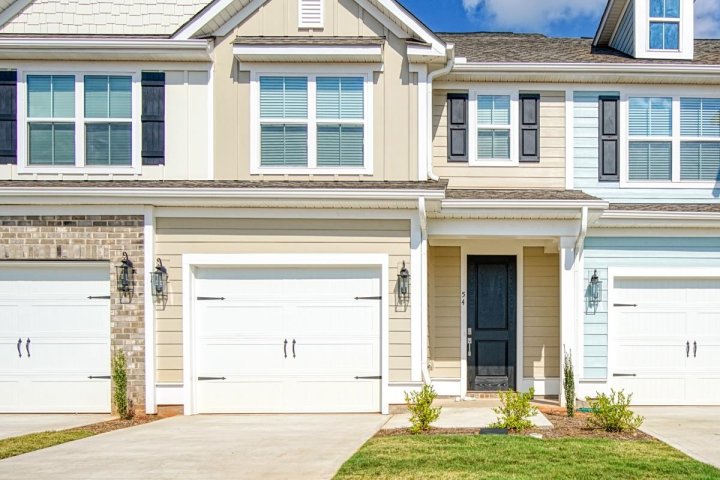 54 Red Horse Way active home in Saddlebrook Farm, Greer, SC