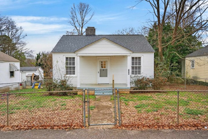 109 Camp Street pending home in Beaumont Mill, Spartanburg, SC