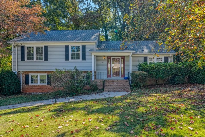 102 Wake Robin Circle sold home in Camelot, Spartanburg, SC