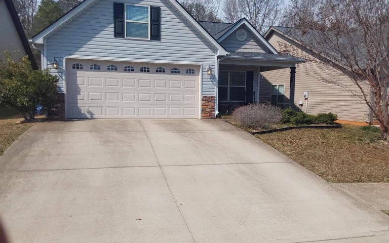 184 Dellwood Drive active home in Hawk Creek North, Spartanburg, SC