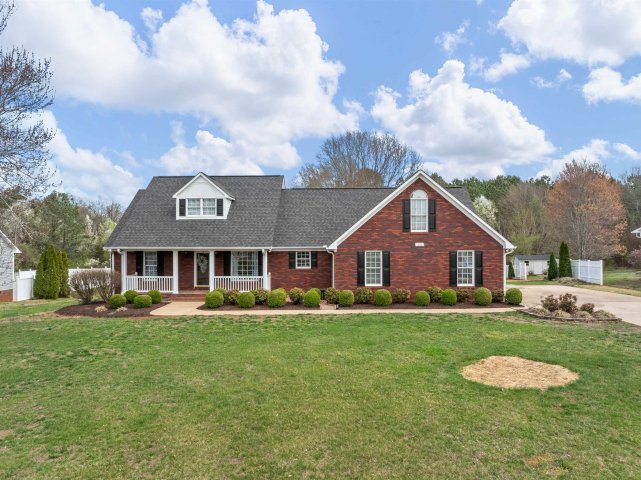 434 Shallowford Drive pending home in Shallowford, Boiling Springs, SC