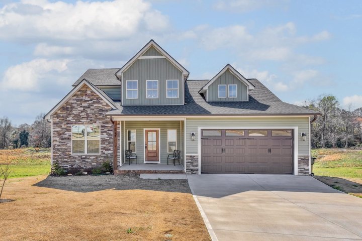 521 Hillview Knoll Lane pending home in Deyoung Meadows, Greer, SC
