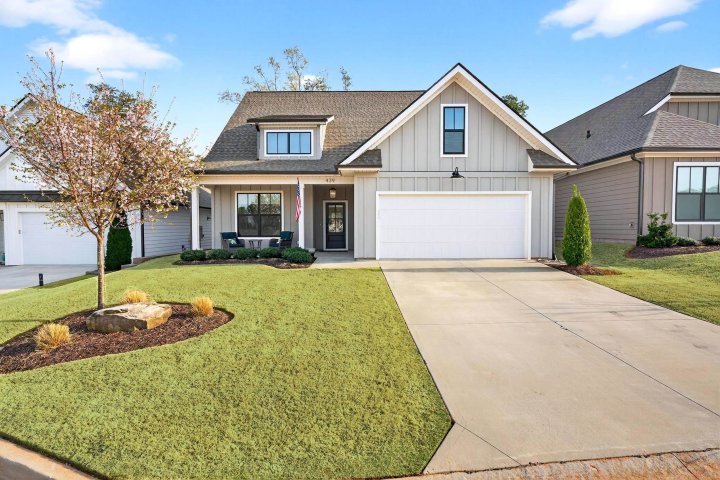 439 Brunswick Lane active home in Villas At Woodfin, Inman, SC