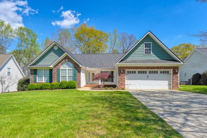 860 Thackston Drive active home in Hillbrook Forest, Spartanburg, SC