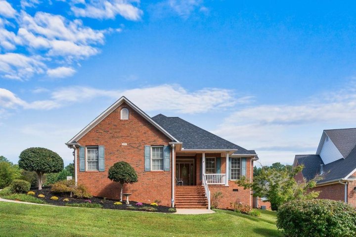 172 Roberts Meadow Loop active home in Roberts Meadows, Spartanburg, SC