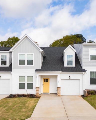 1568 Shallons Court active home in Wadsworth Manor, Spartanburg, SC