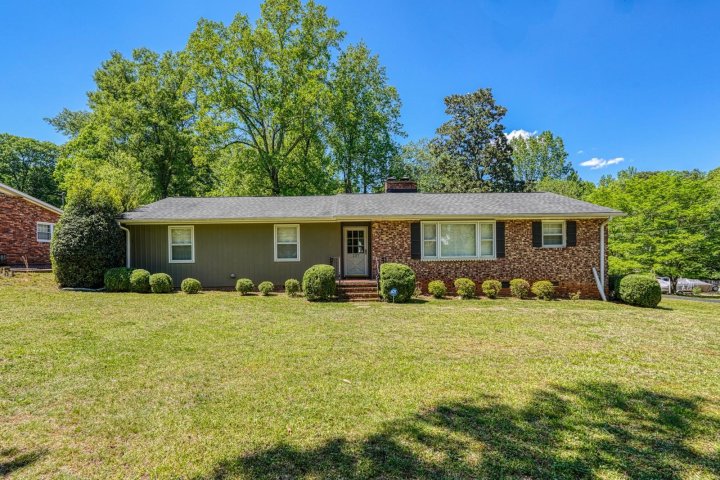 137 Henson St active home in Hillbrook Forest, Spartanburg, SC