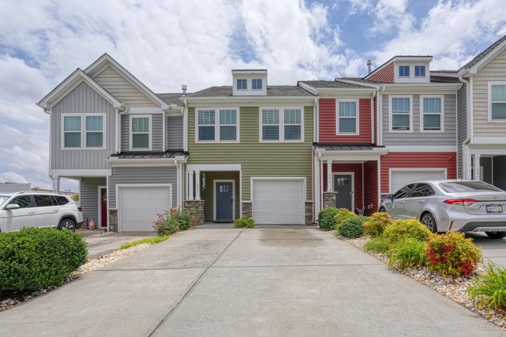 202 Keaton Court pending home in Camelot Townes, Spartanburg, SC