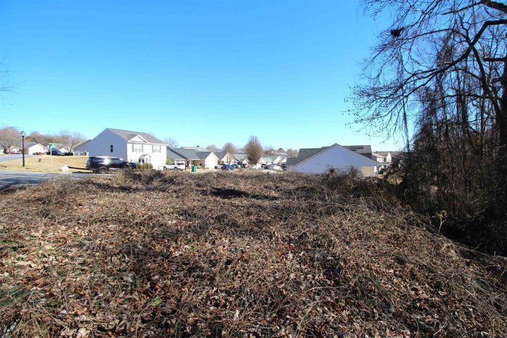 627 Pauline Lane pending home in Dorman Meadows, Roebuck, SC