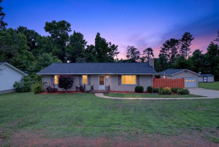 Homes in Pinewood South, Moore