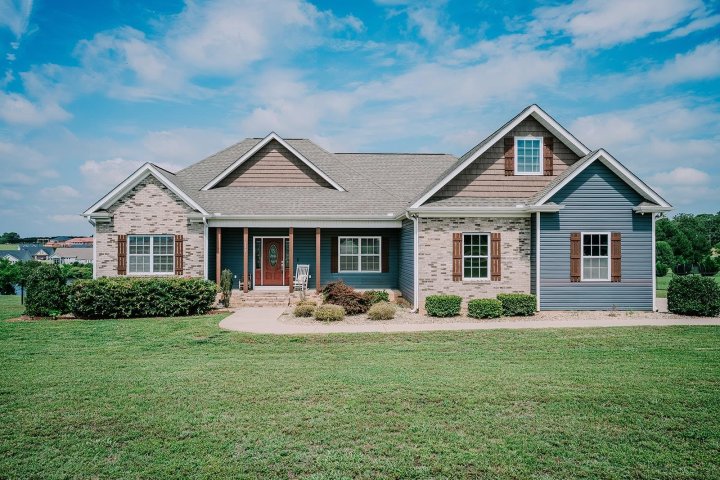 A home in Farm Lake, Cowpens