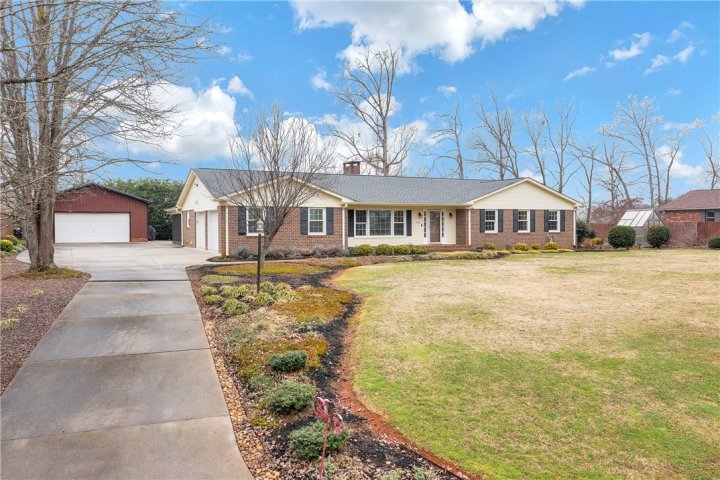 104 Del Riso Circle sold home in Del Riso, Easley, SC