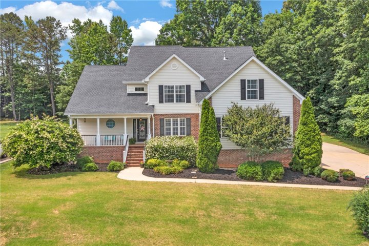 176 Upper Lake Drive sold home in Montague Lakes, Easley, SC