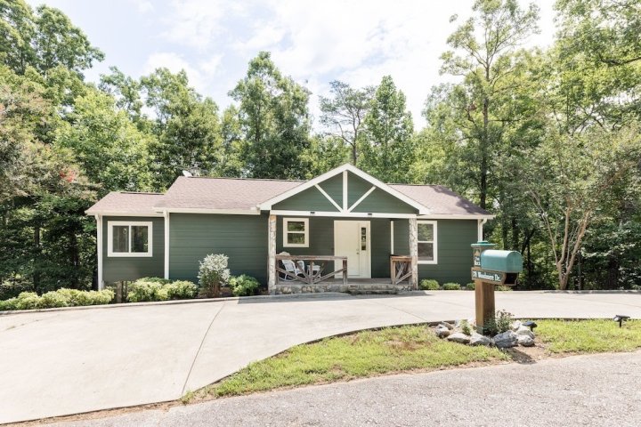 370 Woodmere Drive sold home in Woodmere At Table Rock, Pickens, SC