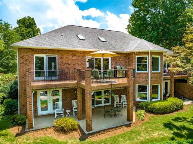 203 Crestview Court sold home in Pinnacle Pointe, Seneca, SC