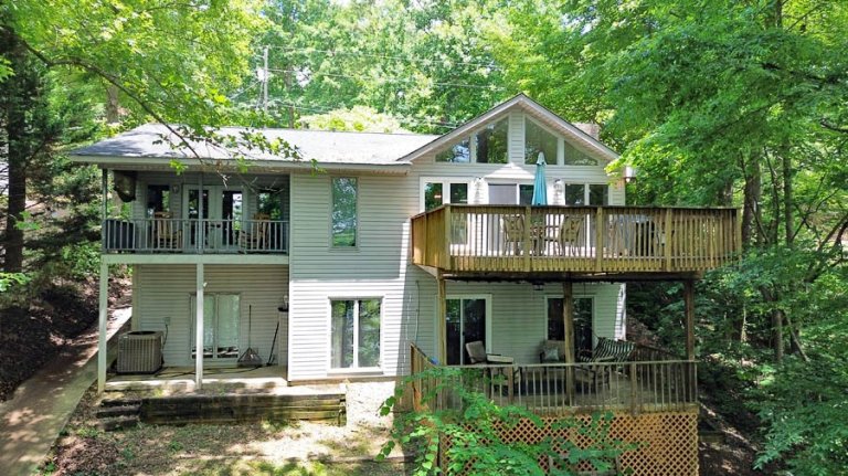 921 Rue Fleur De Lis sold home in Brittany Hbr N, Lavonia, GA