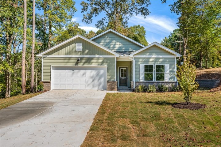 423 Westminster Drive sold home in Forest Hills, Pendleton, SC