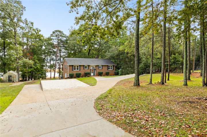 211 Circle Drive sold home in Shenandoah, Townville, SC