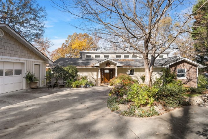 360 Lake Club Circle sold home in Tugaloo Bay, Lavonia, GA