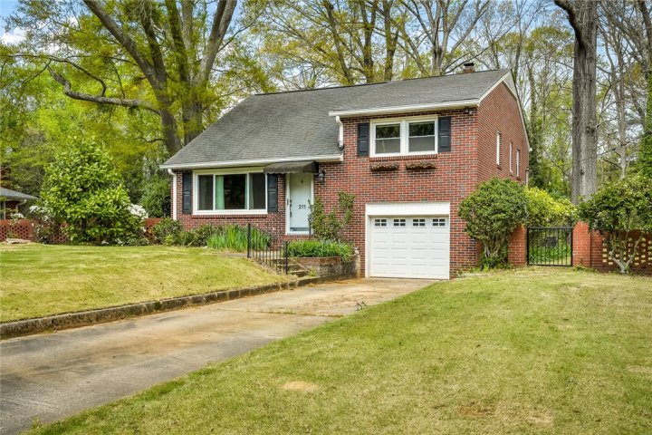 211 Forest Hill Drive sold home in Woodland Height, Anderson, SC