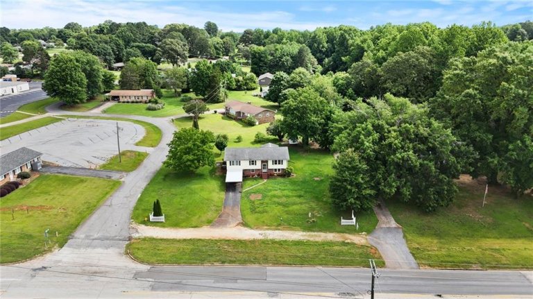 103 Bruce Boulevard sold home in Tanglewood, Seneca, SC