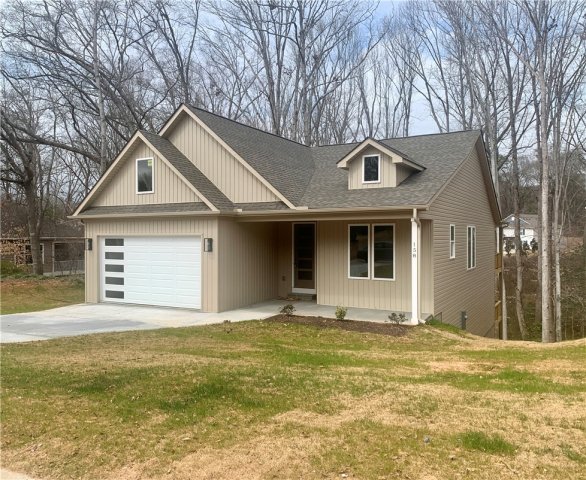 158 Grand Oak Circle active home in Heritage Oaks, Pendleton, SC