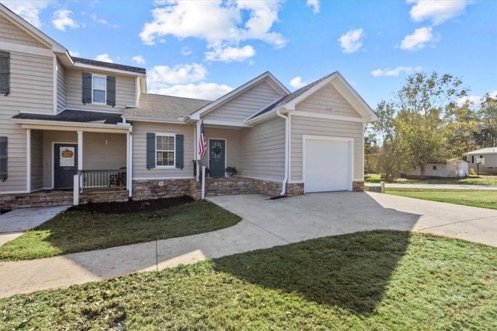 535 E Perkins Creek Road sold home in The Groves At Perkins Creek, Seneca, SC