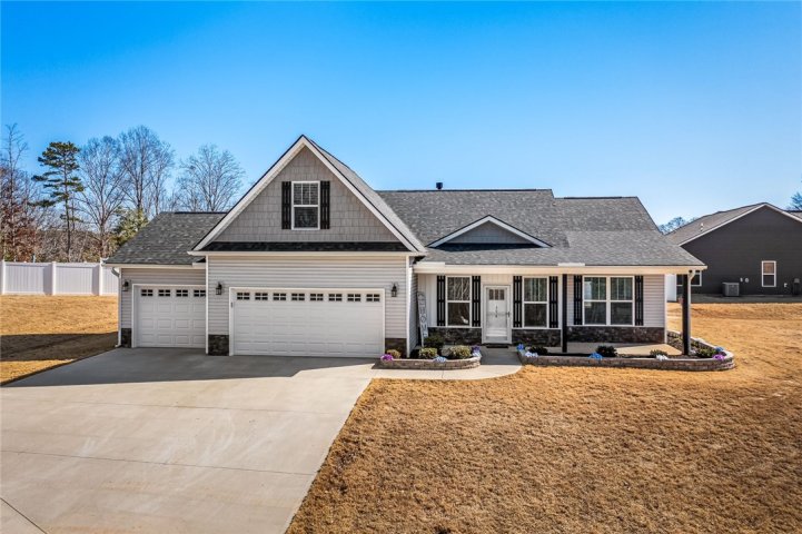 124 Inlet Pointe Drive sold home in Inlet Pointe Cove, Anderson, SC