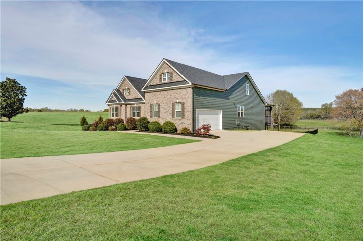 1001 Omega Farms Lane sold home in Omega Farms, Williamston, SC