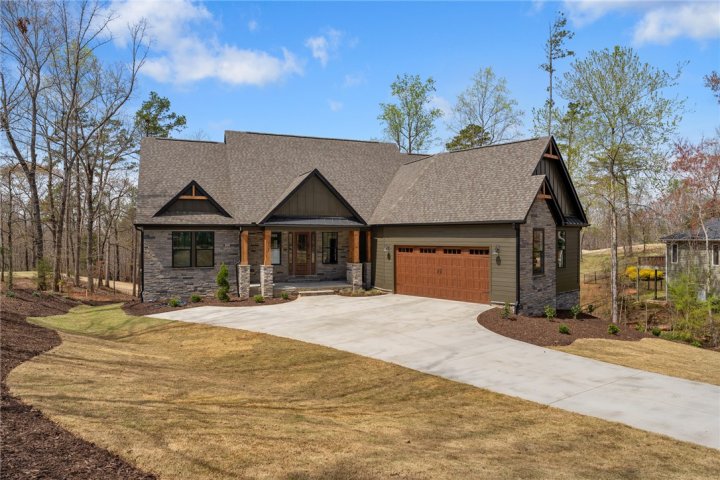 2610 Dog Leg Lane active home in Cross Creek Plantation, Seneca, SC
